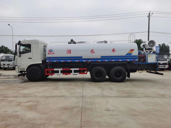 東風(fēng)專底后八輪（20噸）灑水車