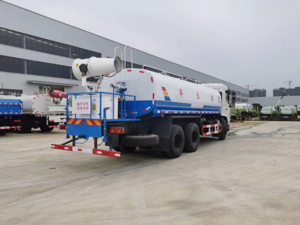 東風(fēng)專底后八輪（20噸）灑水車