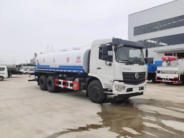 東風(fēng)專底后八輪（20噸）灑水車