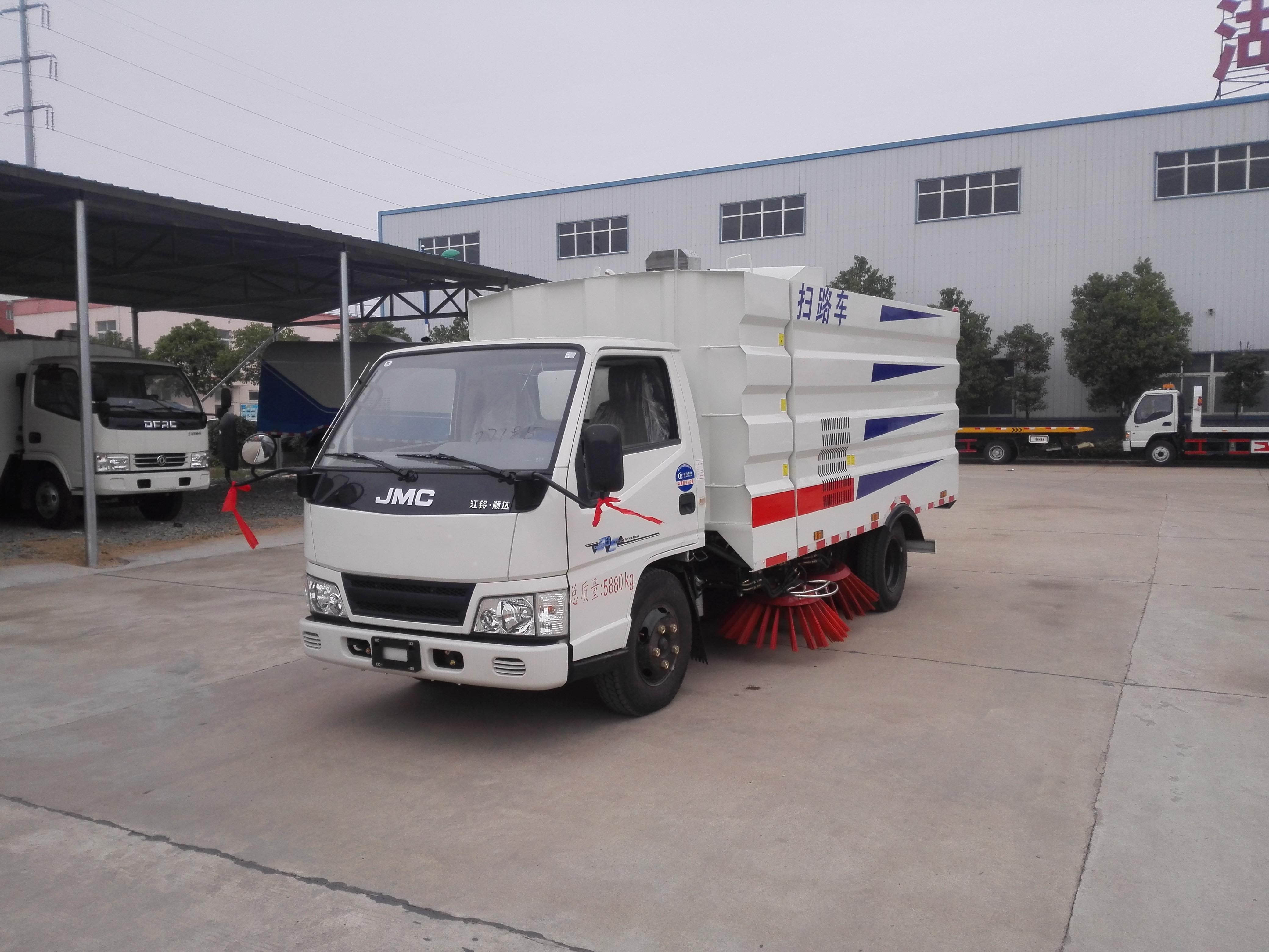 江鈴掃路車(chē)（1.5方水罐，4方塵罐）