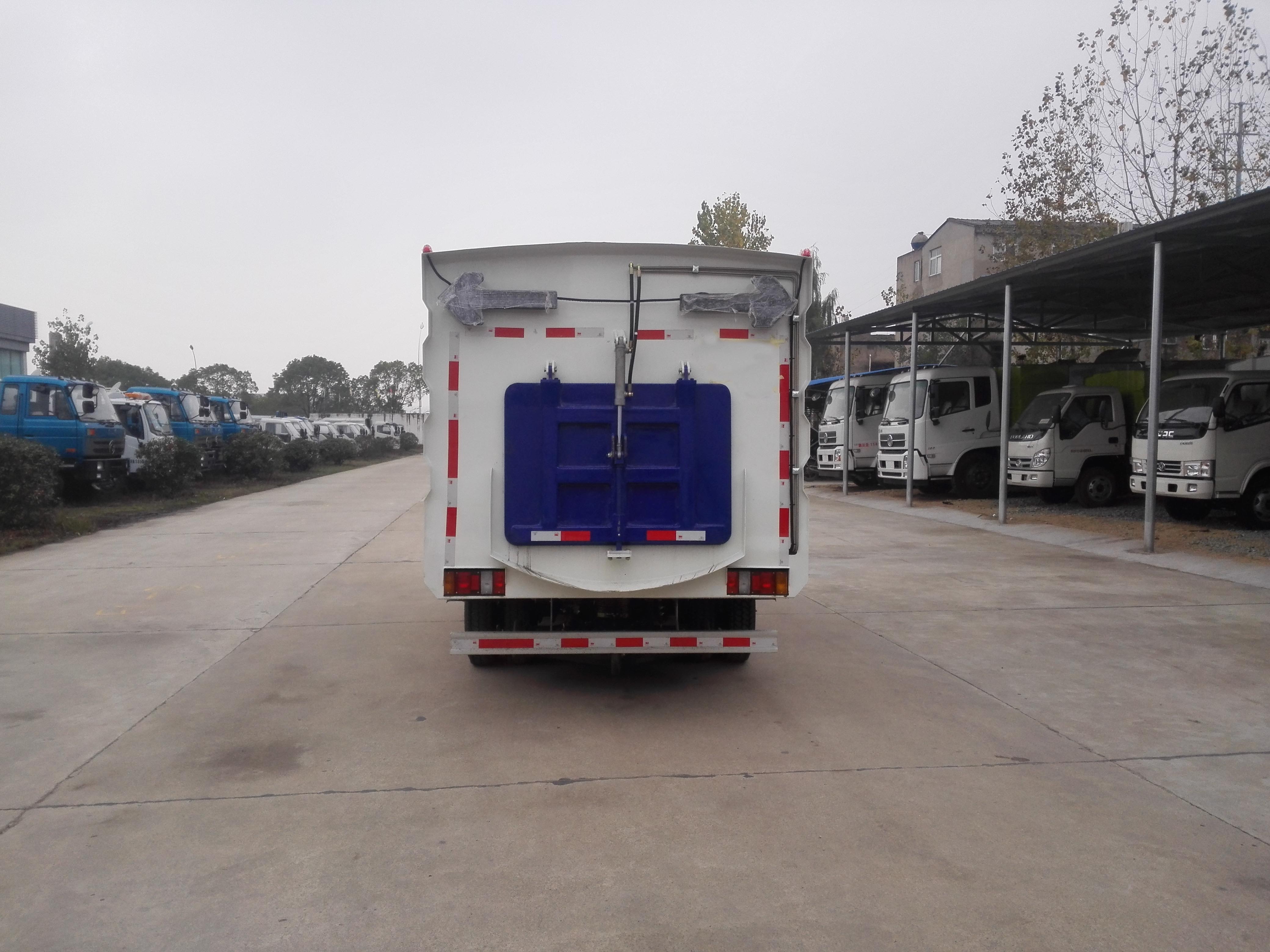 江鈴掃路車(chē)（1.5方水罐，4方塵罐）