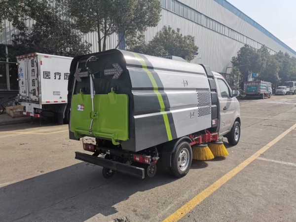 長安小型掃路車（0.5方水罐，1.5方塵罐）