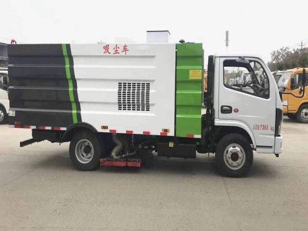 東風(fēng)小多利卡吸塵車（1方水罐4方塵罐）
