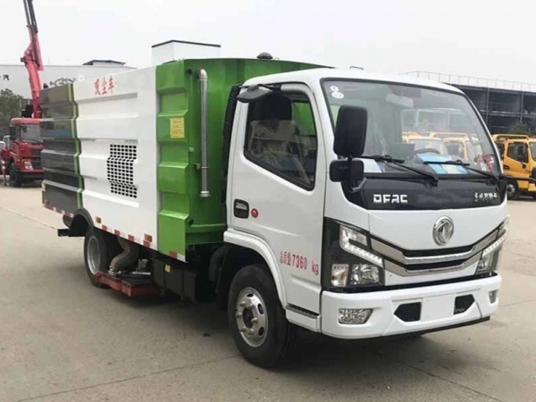 東風(fēng)小多利卡吸塵車（1方水罐4方塵罐）