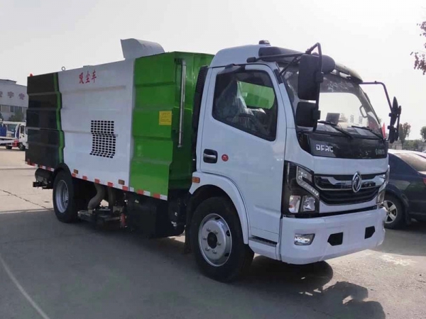 東風大多利卡吸塵車（1.5方水罐6方塵罐）