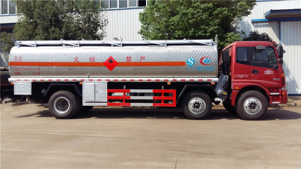 福田歐曼小三軸26方鋁合金運(yùn)油車(chē)