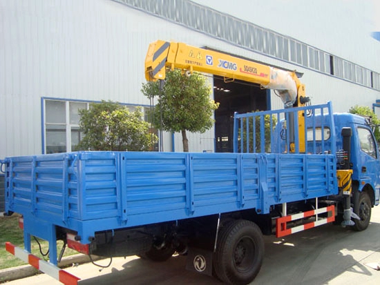 東風多利卡6.3噸隨車吊