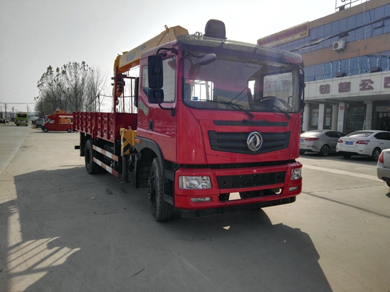 東風(fēng)T5新款8噸隨車吊