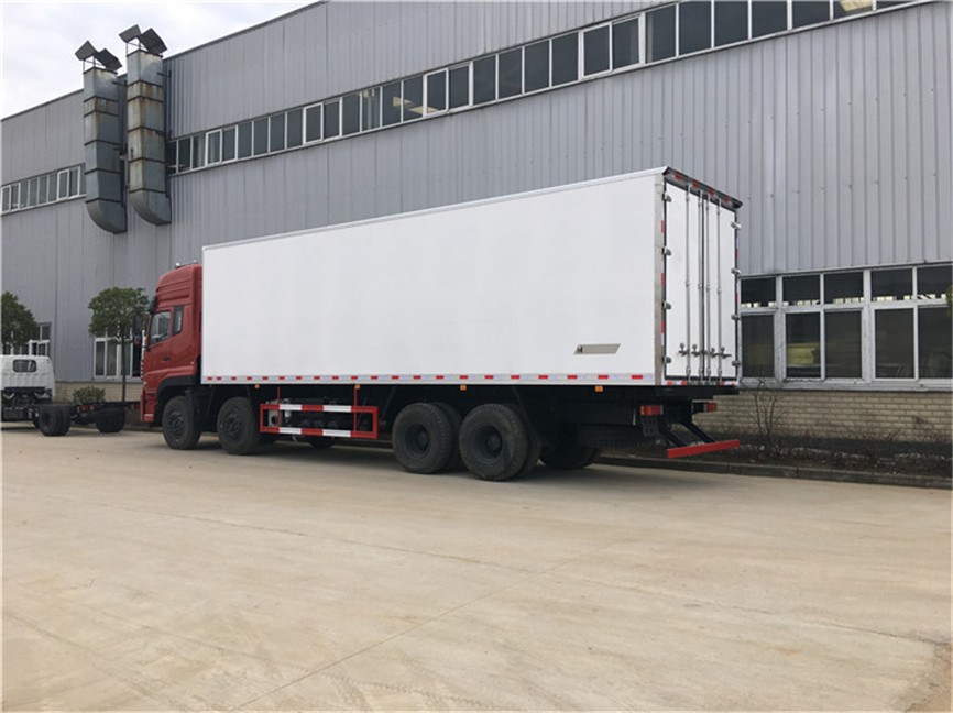 東風天龍前四后八高頂 9.6米冷藏車