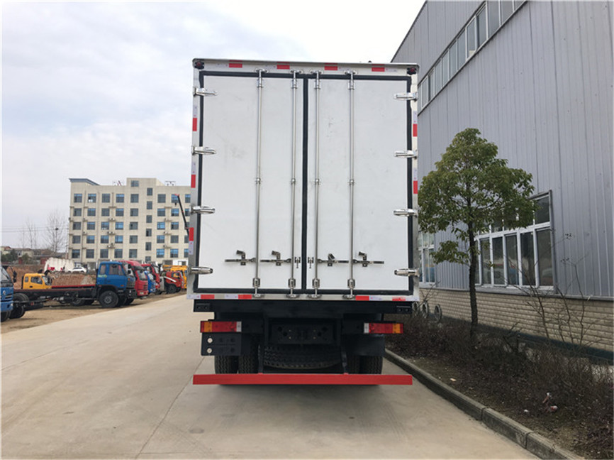 東風天龍前四后八高頂 9.6米冷藏車