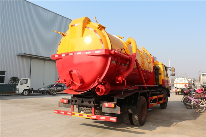 東風(fēng)國五8方吸污車