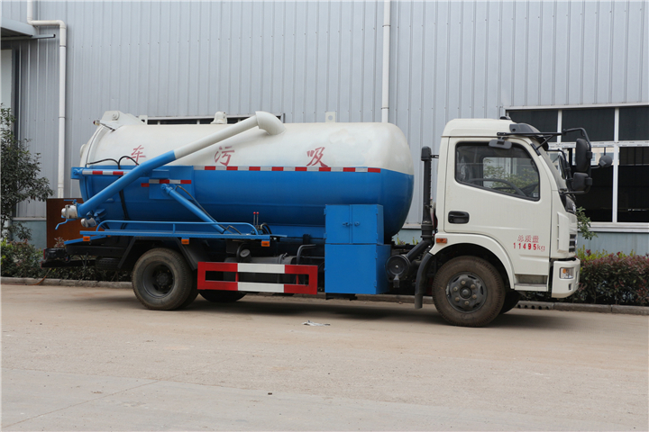 東風(fēng)多利卡8方吸污車(chē)