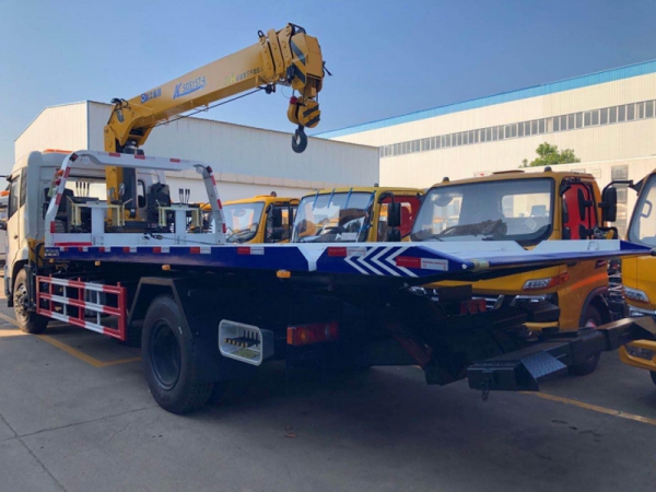 東風天錦平板帶吊清障車