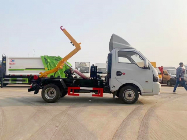 東風途逸國六汽油3~4方車廂可卸（鉤臂）式垃圾車