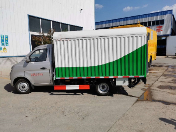 長(zhǎng)安國(guó)六密閉式桶裝垃圾車