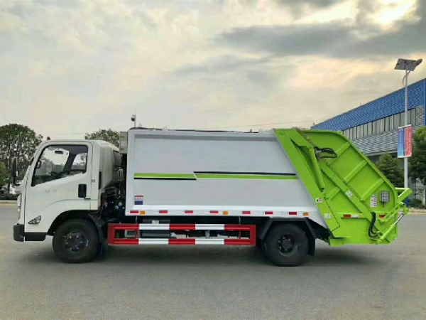 江鈴凱銳國六8方壓縮式垃圾車