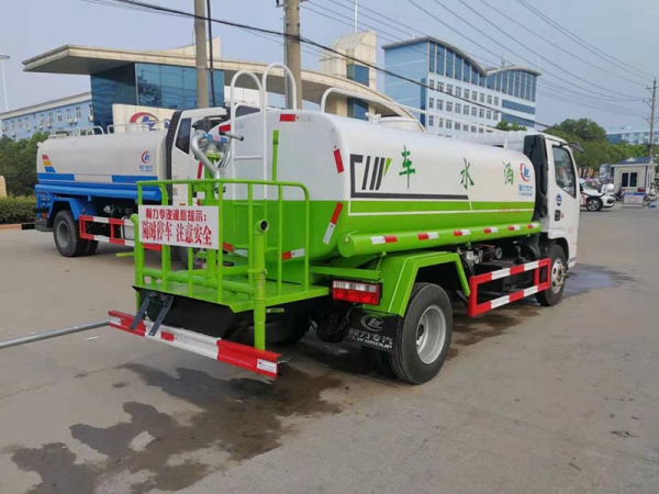 東風(fēng)多利卡5噸灑水車(chē)
