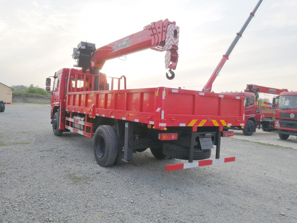 東風暢行8噸隨車吊