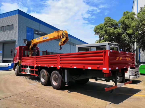 國六柳汽乘龍12噸隨車吊