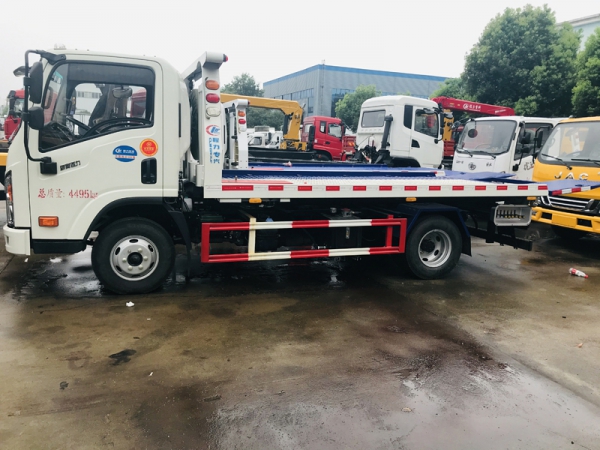 大運藍牌清障車一拖二