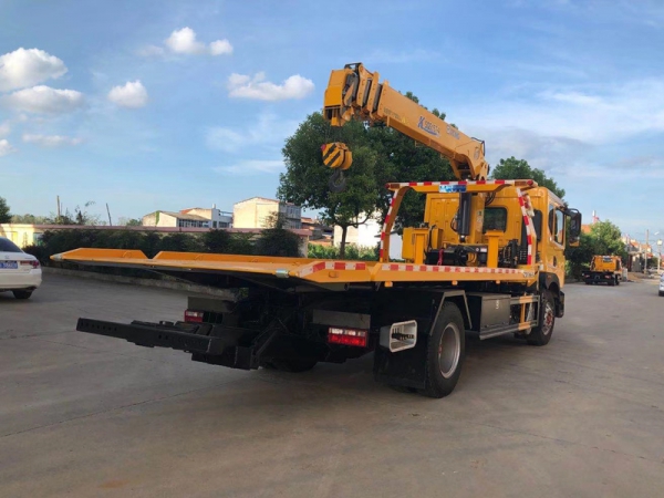 東風D9帶吊平板清障車