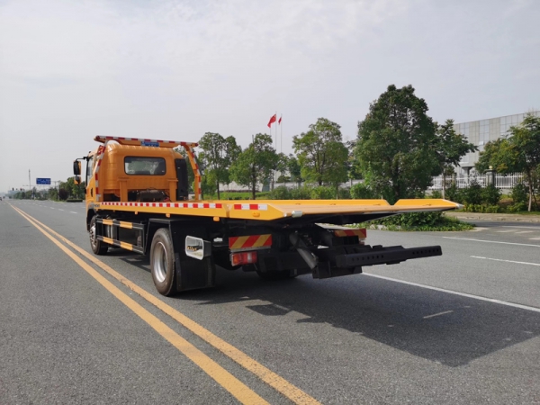 國六重汽豪沃重載型一拖二清障車