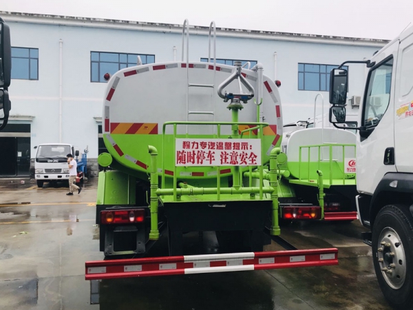 大運(yùn)14噸綠化灑水車(chē)