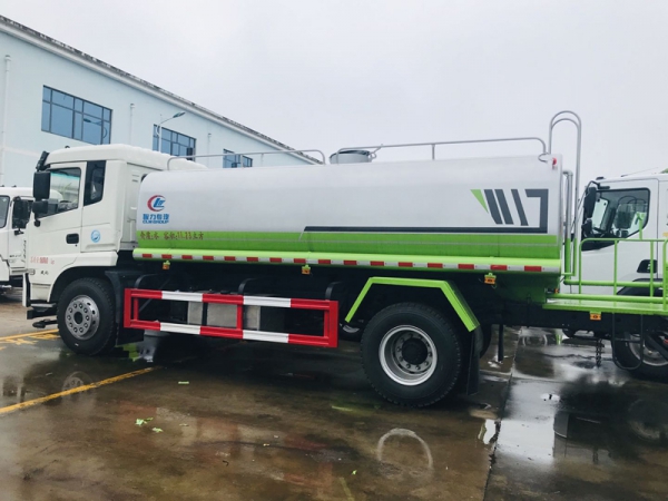 大運(yùn)14噸綠化灑水車(chē)