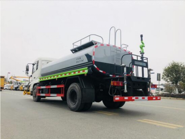 東風天錦護欄清洗車