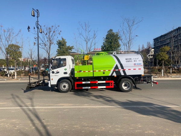 東風多利卡8方道路養護車，清洗車價格