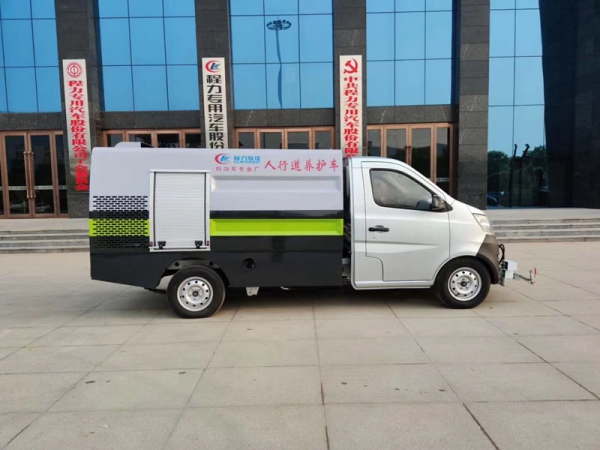 長安2.5方路面養(yǎng)護(hù)車，清洗車多少錢