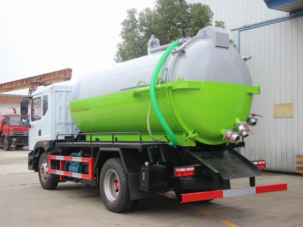 東風D9吸污車罐體容積11.5方