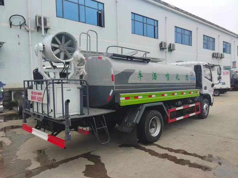 多利卡9噸灑水車30米噴霧車