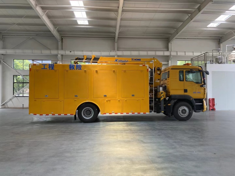 豪沃帶吊救險(xiǎn)車