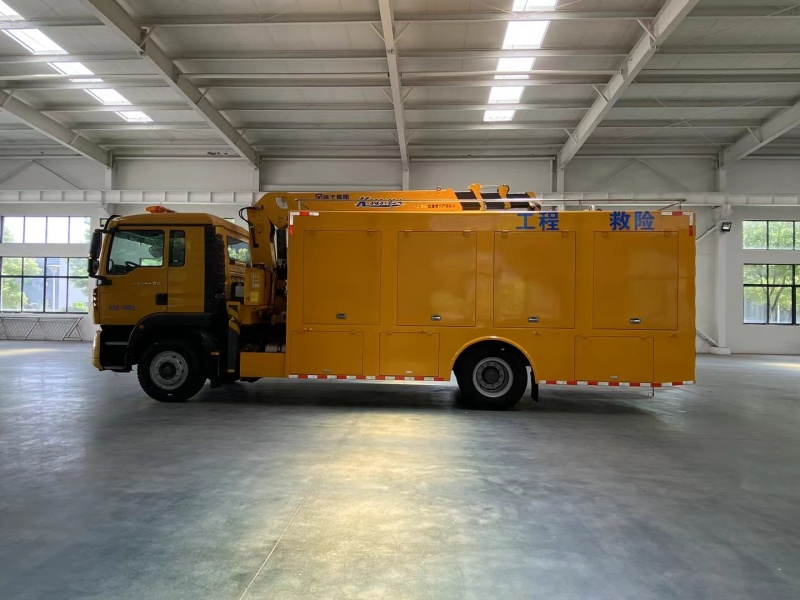 豪沃帶吊救險(xiǎn)車